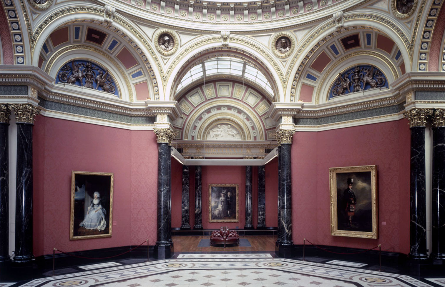 British-museum-Entrance-Hall-3
